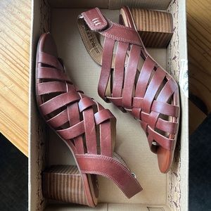Clarks women’s leather sandals size 7